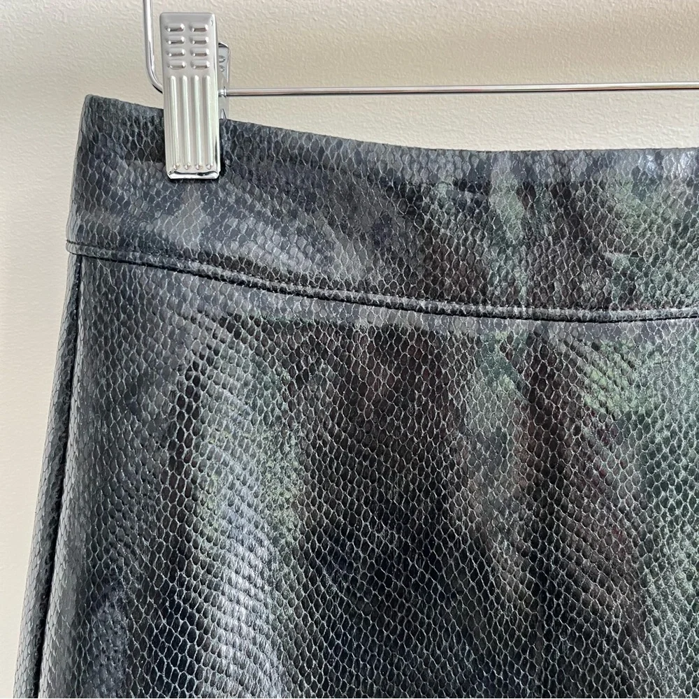 Blank NYC Snakeskin Patent Faux Leather Mini Skirt Black Green 25